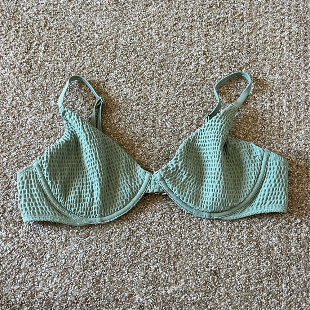 NWOT Hollister Green Bikini Top